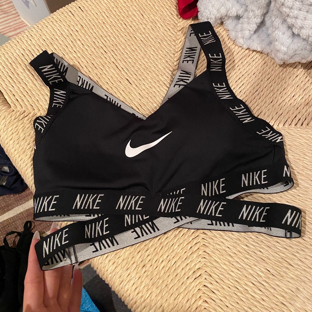 Nike cross cross sports bra